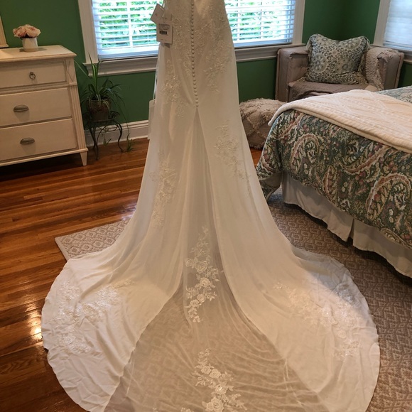 Pronovias Wedding Dress. - Picture 4 of 16